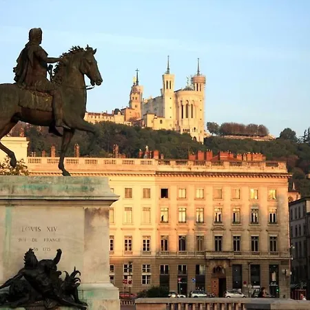 Le Paisible ~ Proche Metro شقة